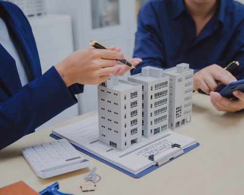 เจ้าหน้าที่กำลังคำนวณอัตราดอกเบี้ยคอนโดมิเนียมในปี 2569