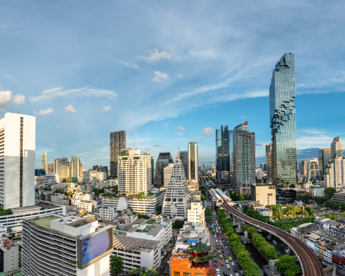 ภาพมุมสูงของย่านสีลม-สาทร ที่มีคอนโดมิเนียมใกล้รถไฟฟ้า BTS สายสีลม