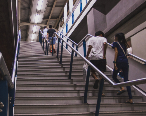 การเลือกคอนโดติดรถไฟฟ้าให้คุ้มค่าควรดูทั้งระยะทางถึงสถานีรถไฟฟ้า ผังห้อง และความตอบโจทย์การอยู่จริง